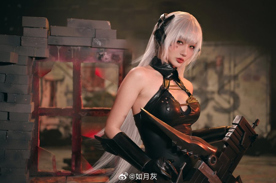 Cosplay Gager dari Girls' Frontline dengan Pakaian Seksi