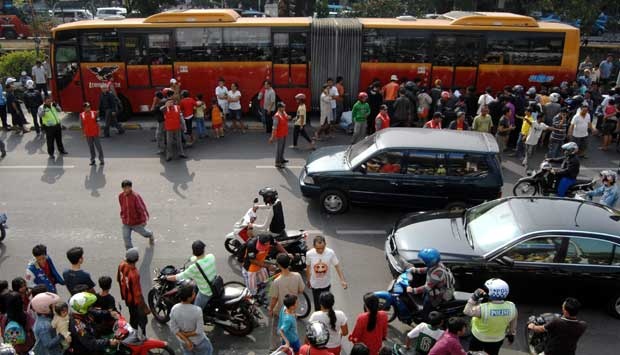 Bus Transjakarta yang Tabrakan di Mampang Sempat Mogok