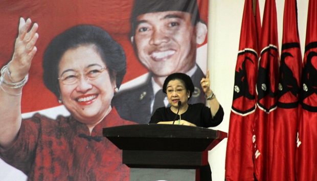 Jokowi Sarungan ke NU, Megawati: Dik, Sarungnya Bagus