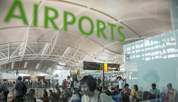 bandara-ngurah-rai-ditutup-3-ribu-penumpang-menumpuk