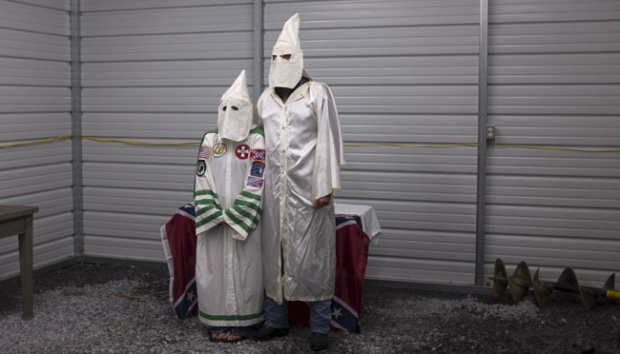 Ku Klux Klan Bentrok di Anaheim, 3 Orang Ditikam