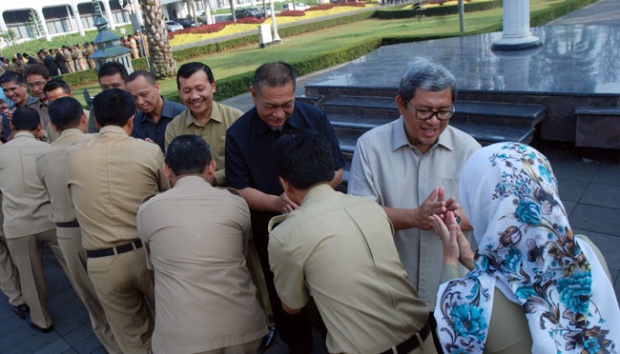 Gaji PNS dan Guru Jabar Telat, Aher: Jangan Manja