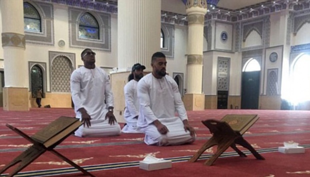 Unggah Foto di Masjid, Pendukung Petinju Inggris Ini Marah