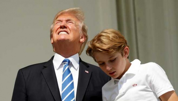 Saksikan Gerhana Matahari Total Langsung, Donald Trump Dicemooh