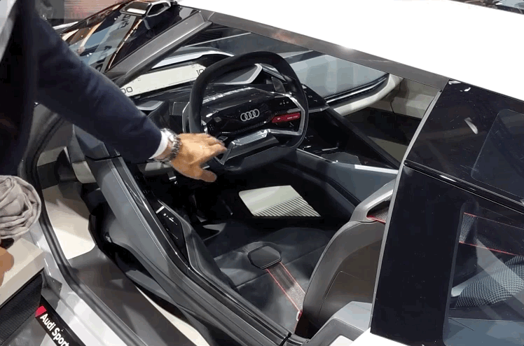 Mobil listrik menjadi trend tahun mendatang, hal ini terlihat di Paris Motor Show