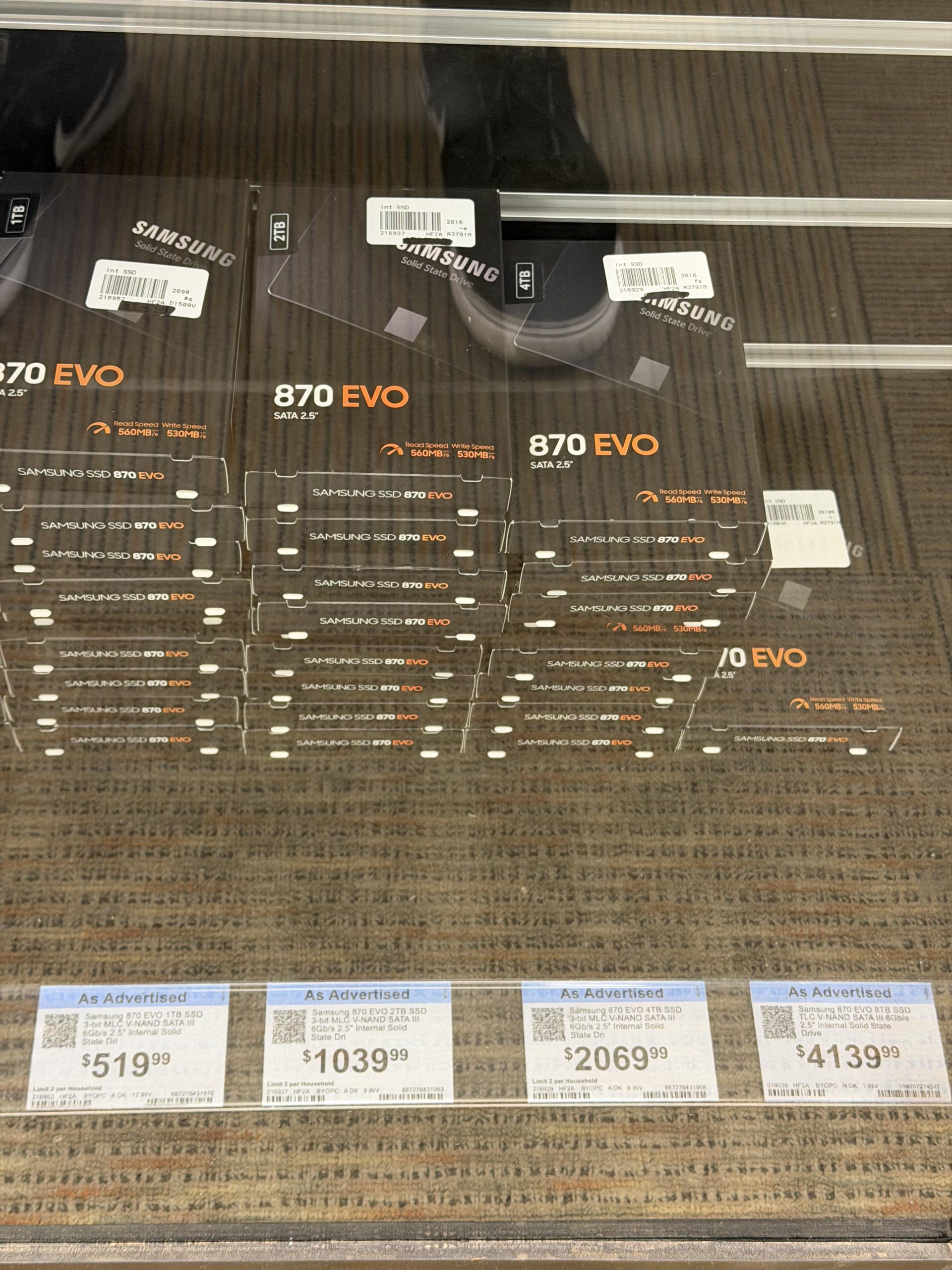 SSD SATA Samsung 8TB dijual seharga $4.139 di Micro Center!