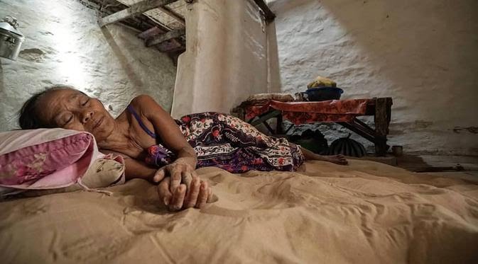 Tradisi Unik Turun-menurun Warga Madura, Tidur Beralaskan Pasir