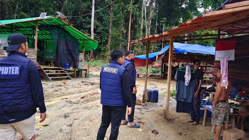 Pakai Alat Berat, Warga China Seenaknya Menambang Emas di Keerom Papua