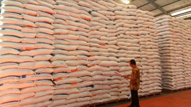 bulog-siap-distribusikan-beras-impor-ke-luar-jawa