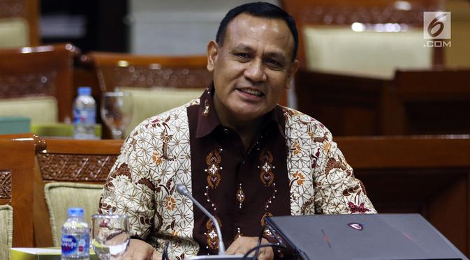 ironi-firli-bahuri-pecat-pegawai-kpk-berprestasi-beri-penghargaan-istri-sendiri