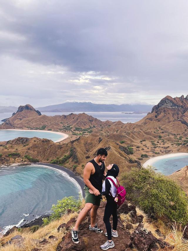 7 Momen Irish Bella dan Ammar Zoni Liburan di Labuan Bajo, Romantis