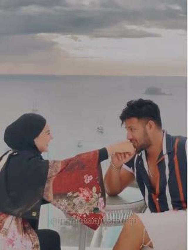 7 Momen Irish Bella dan Ammar Zoni Liburan di Labuan Bajo, Romantis