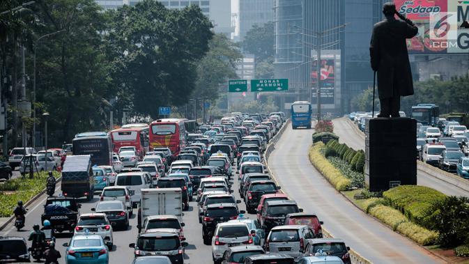 Tingkah Nakal Pengendara Menghindari Ganjil Genap