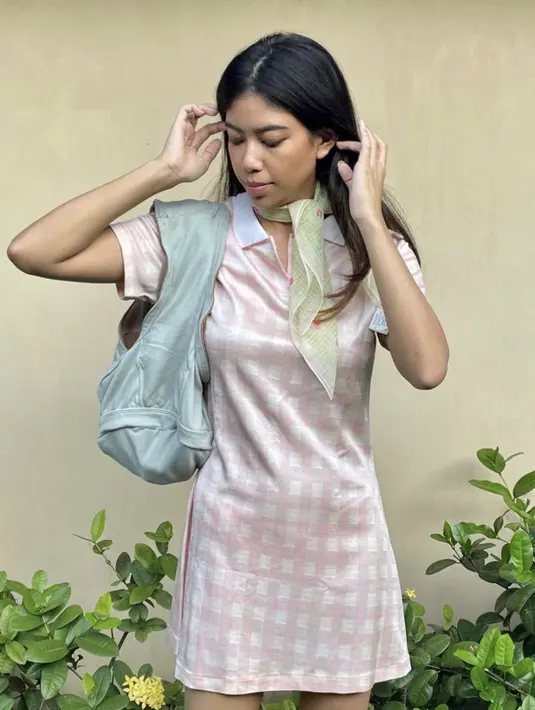 Perempuan Ini Buat Tas dari Celana Dalam, Berikut 6 Potret OOOTDnya