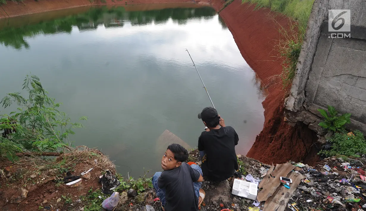 FOTO: Mangkrak, Proyek Tol Cinere-Serpong Jadi Tempat Pemancingan