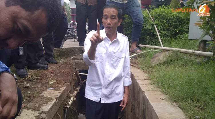 Viral Video Pegawai Honorer DKI Jakarta Masuk Got Demi Perpanjang Kontrak