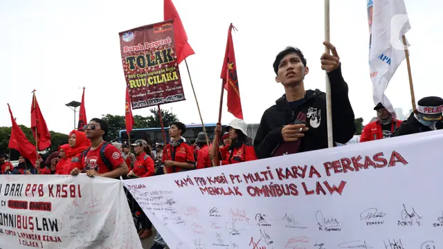 Buruh: Banyak Pekerja Bergaji Tak Sesuai UMR