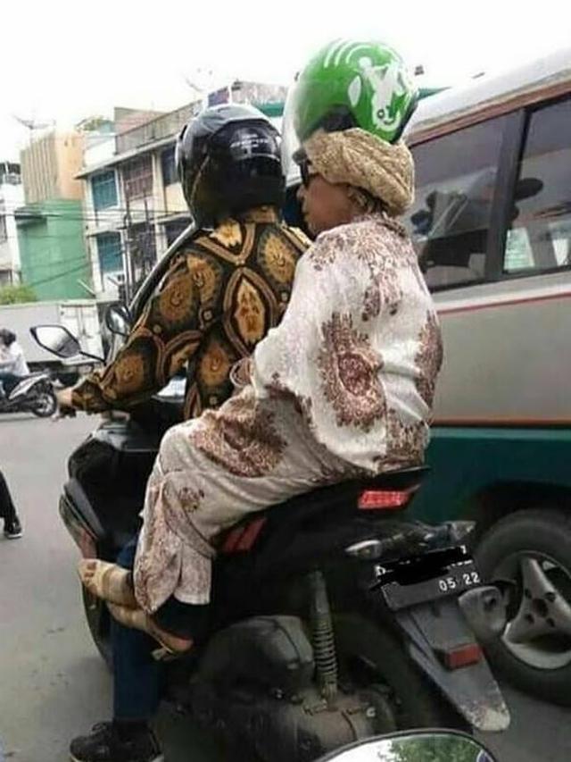 Tidak Hanya Lampu Sen, Ini 7 Kesalahan &quot;Emak-Emak&quot; saat Berkendara Motor