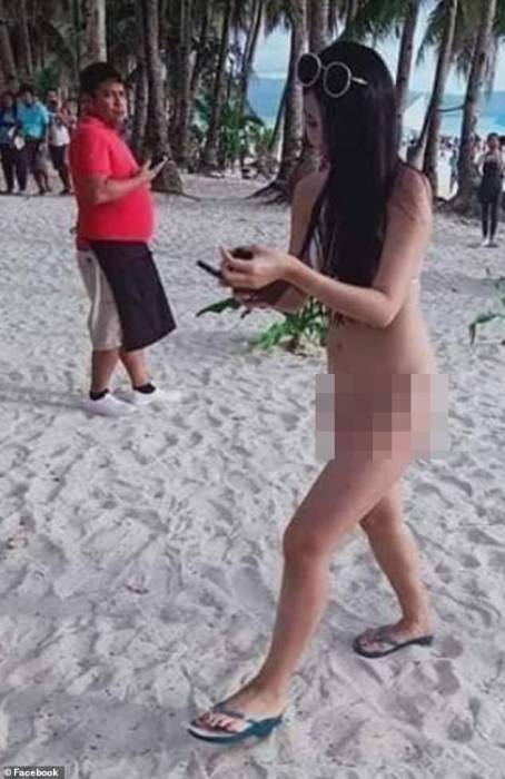 Pakai Bikini Terlalu Seksi, Wanita Ini Diamankan Polisi