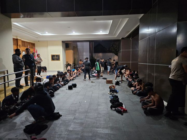 Penjarahan Rumah Pejabat Menggila, Khozinudin Prediksi Rumah Jokowi Target Berikutnya