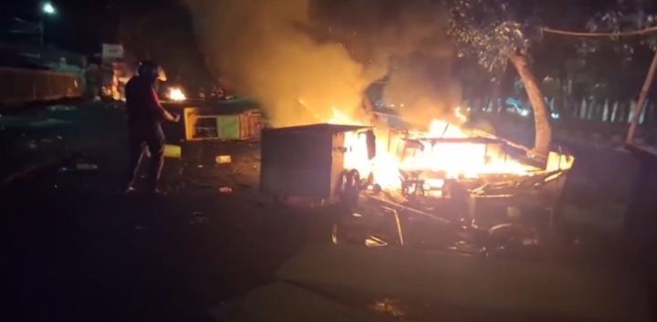 Diduga Balas Dendam Debt Collector Tewas Dikeroyok, Belasan Kios di Kalibata Dibakar