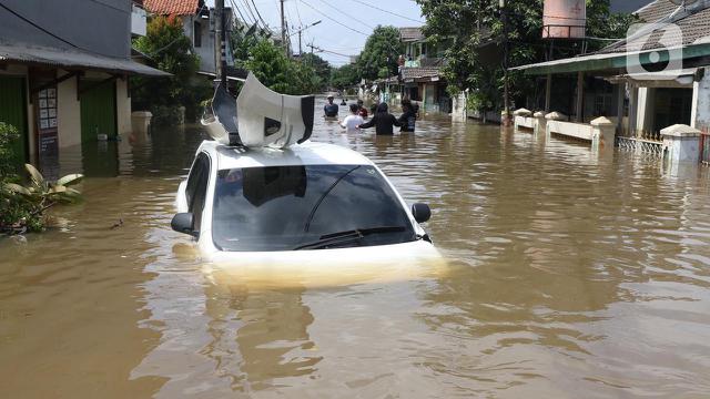 hujan-deras-banjir-hingga-1-meter-rendam-ribuan-rumah-di-tangerang
