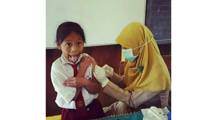 5 Ekspresi Lucu Anak saat Disuntik Ini Bikin Iba Sekaligus Ingin Senyum