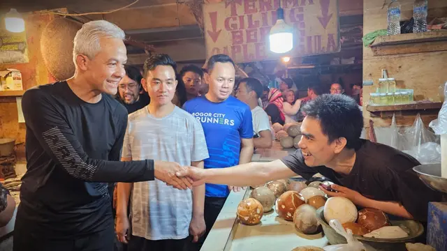 Momen Kebersamaan Ganjar Pranowo dan Gibran, Blusukan di Pasar Citeureup