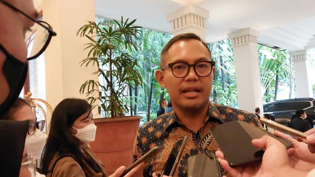 erick-thohir-tunjuk-jubir-menko-luhut-jadi-komisaris-pelindo