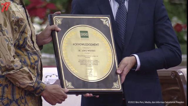 Dapat Penghargaan Dunia soal Beras, Jokowi Terima Kasih ke Petani Indonesia