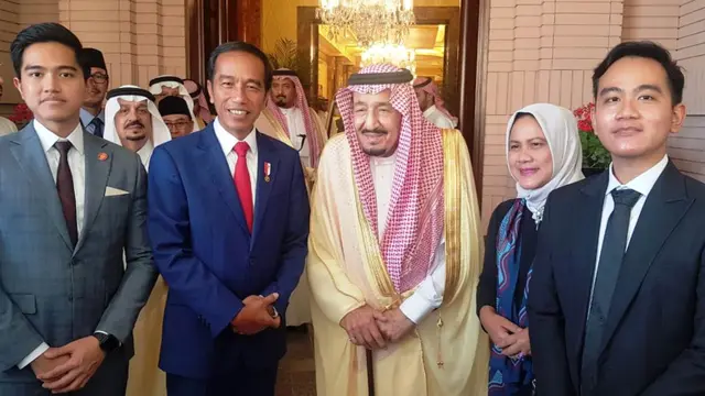 Jokowi dan Keluarga Foto Bareng Raja Salman