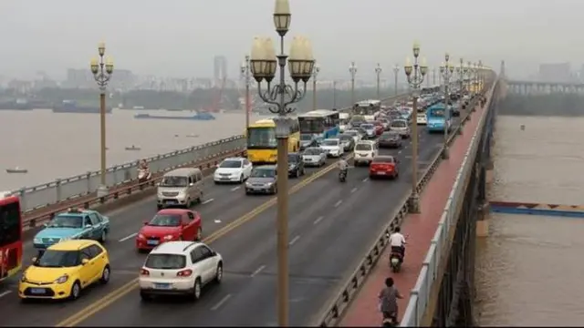 kisah-pria-di-china-cegah-400-orang-bunuh-diri-di-jembatan-nanjing