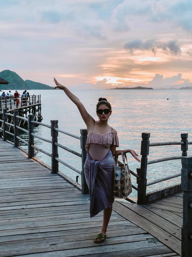Momen Liburan Debi Sagita ke Labuan Bajo