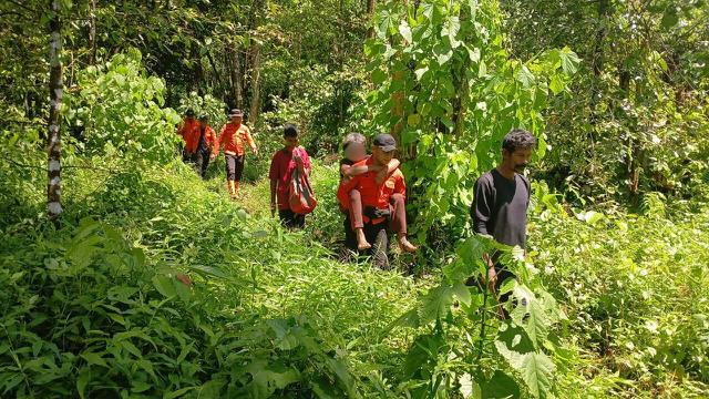 Hilang di Hutan, Pria di Buton Ditemukan Tim SAR Sedang Babat Rumput di Kebunnya