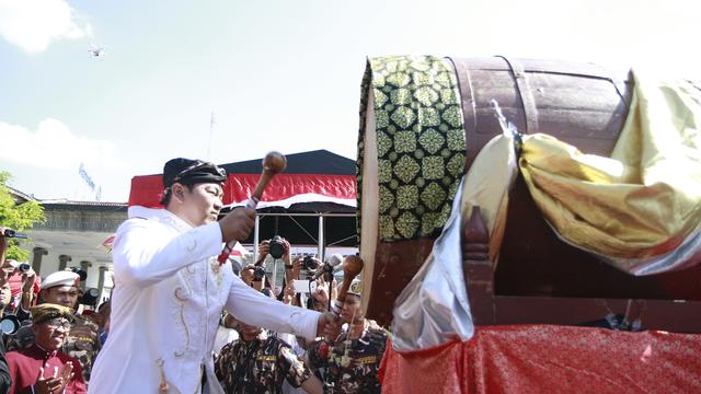 Tradisi &quot;Ngadulag&quot; di Kampung yang Mulai Hilang