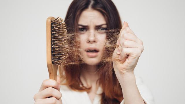6 Kebiasaan Sepele ini Sebabkan Rambut Rontok