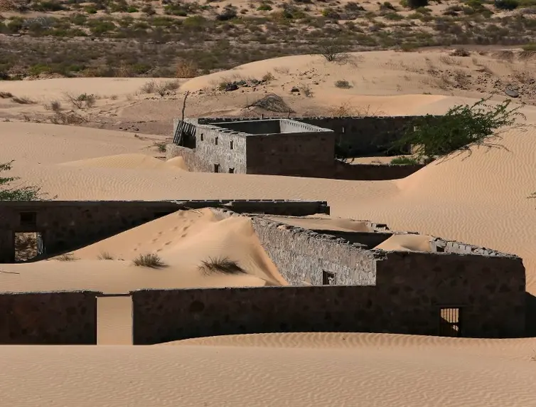 Ajaib, Desa Ini Muncul Kembali Setelah 30 Tahun Hilang Tertimbun Pasir