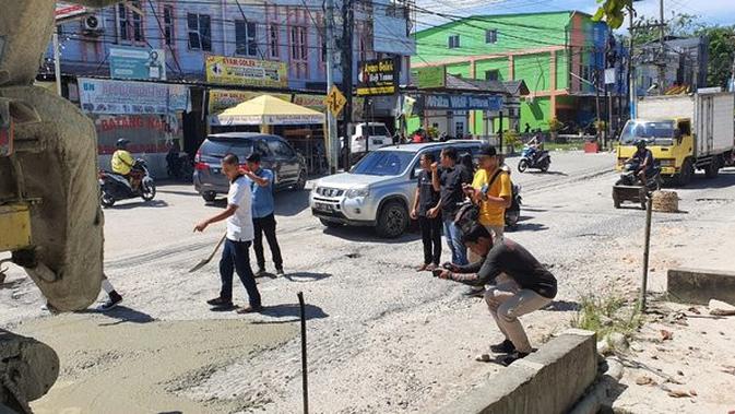 Pengusaha Pekanbaru Diteror Usai Cor Jalan Rusak Pakai Uang Pribadi