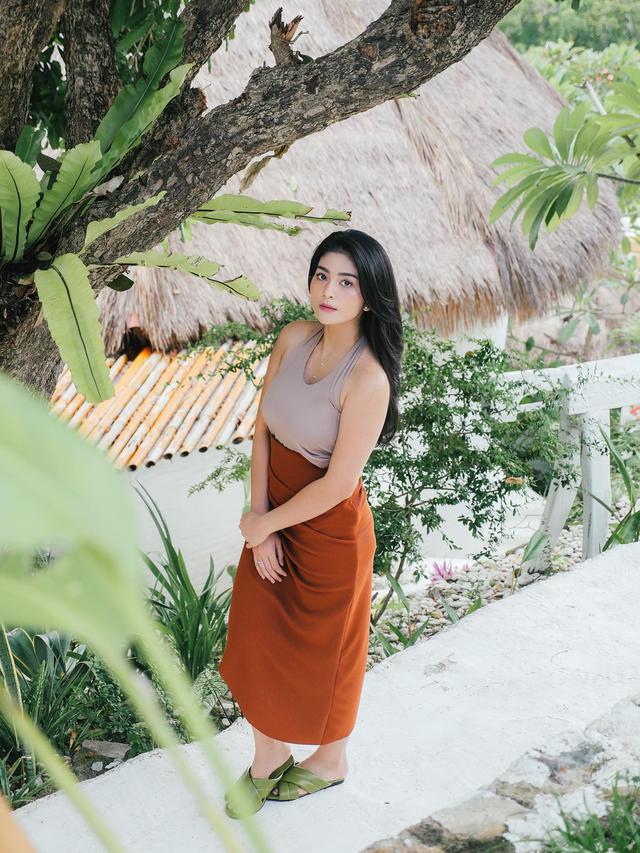 Momen Liburan Debi Sagita ke Labuan Bajo