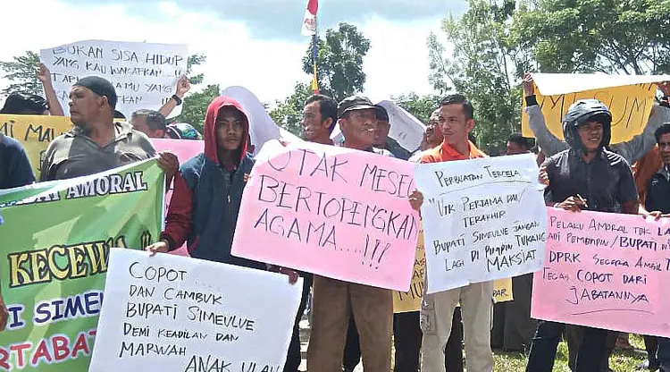 Bupati Kab. Simeulue Provinsi Aceh Erli Hasyim Terjerat Skandal Video Mesum