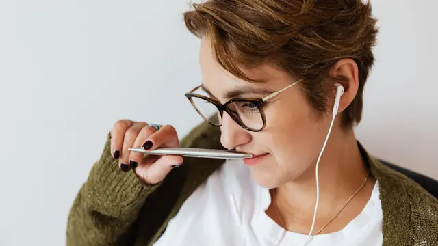 Bahaya Pakai Headphone Terlalu Lama dan Cara Mengatasinya