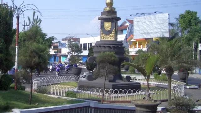 &#91;Coc Reg. Jember&#93; Karnaval Jember Jadi Menarik Karena Ada Macanan Kadduk. Apa itu?