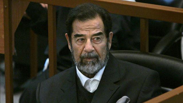 Kisah Al-Qur'an yang Ditulis dengan Darah Pemimpin Irak Saddam Hussein