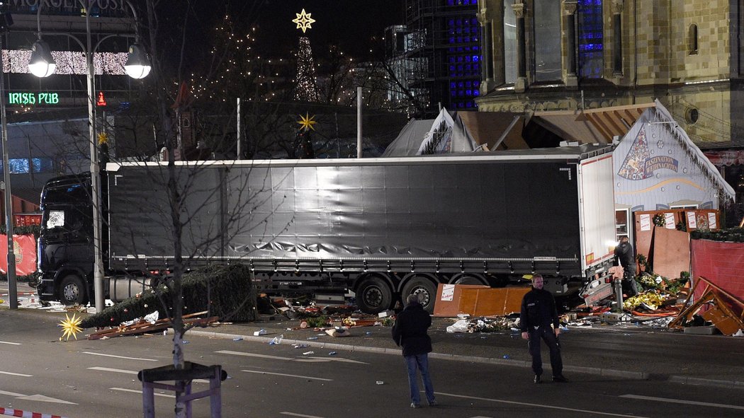 Breaking News: Teror Truk Tabrak Warga di &quot;Pasar Natal&quot; Berlin, 9 Tewas dan 50 Luka