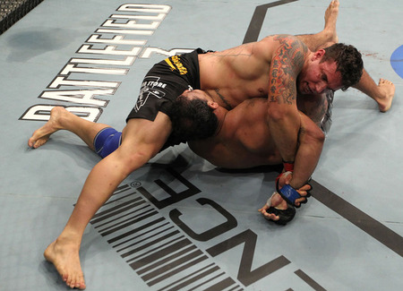 965896589658lounge-grappling966896689668-read-1-post