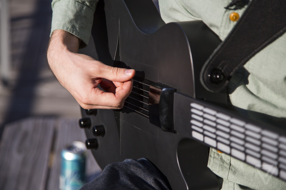 Magic Guitar yang Bikin Gak Perlu Repot Ngafalin Kunci