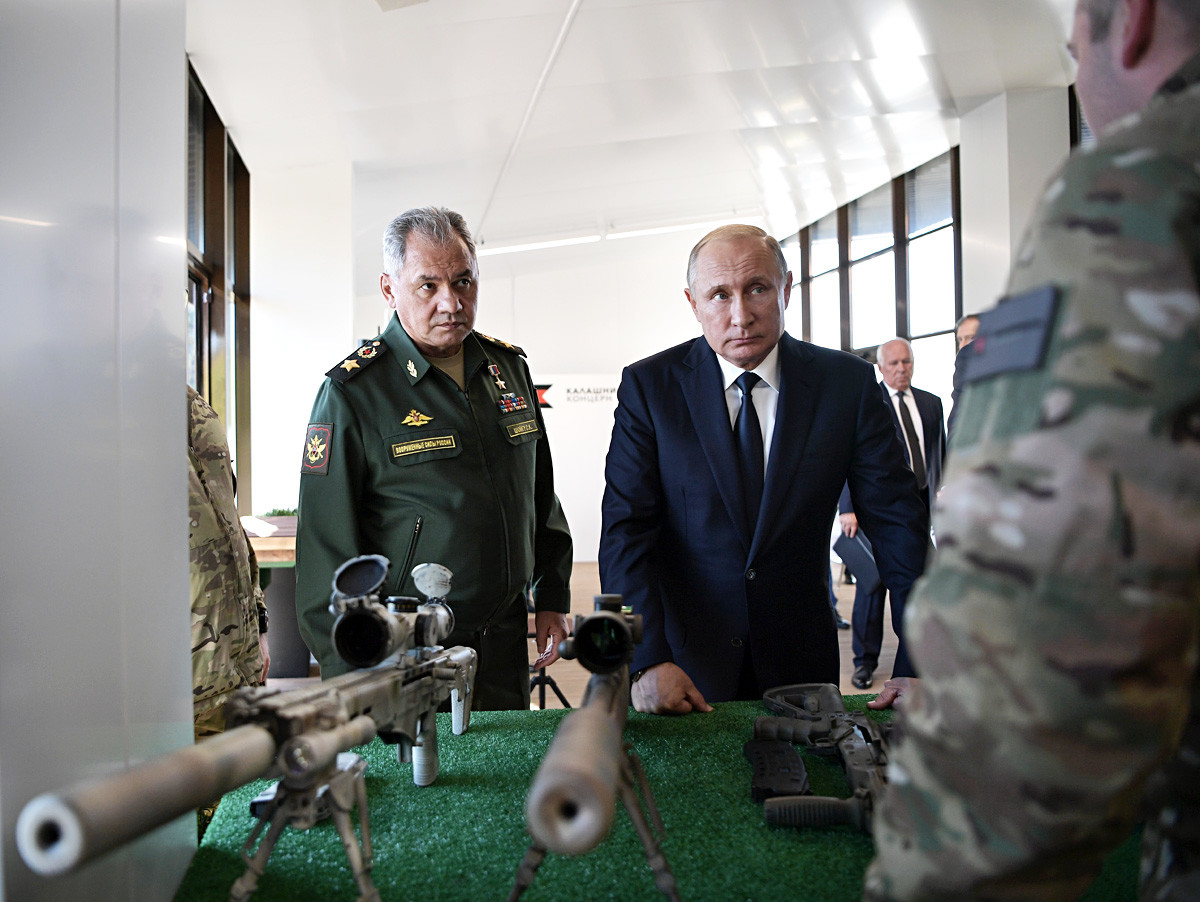 Putin Jajal Senapan Baru SVCH-308 Kalashnikov