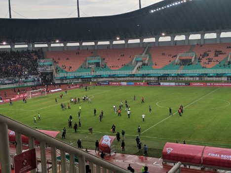Liga 2 Rusuh, Suporter Persita Kejar dan Hajar Pemain Kalteng Putra