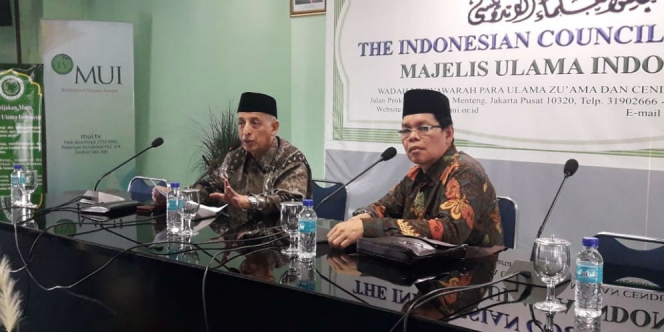 mui-pegawai-muslim-jangan-dipaksa-pakai-atribut-natal