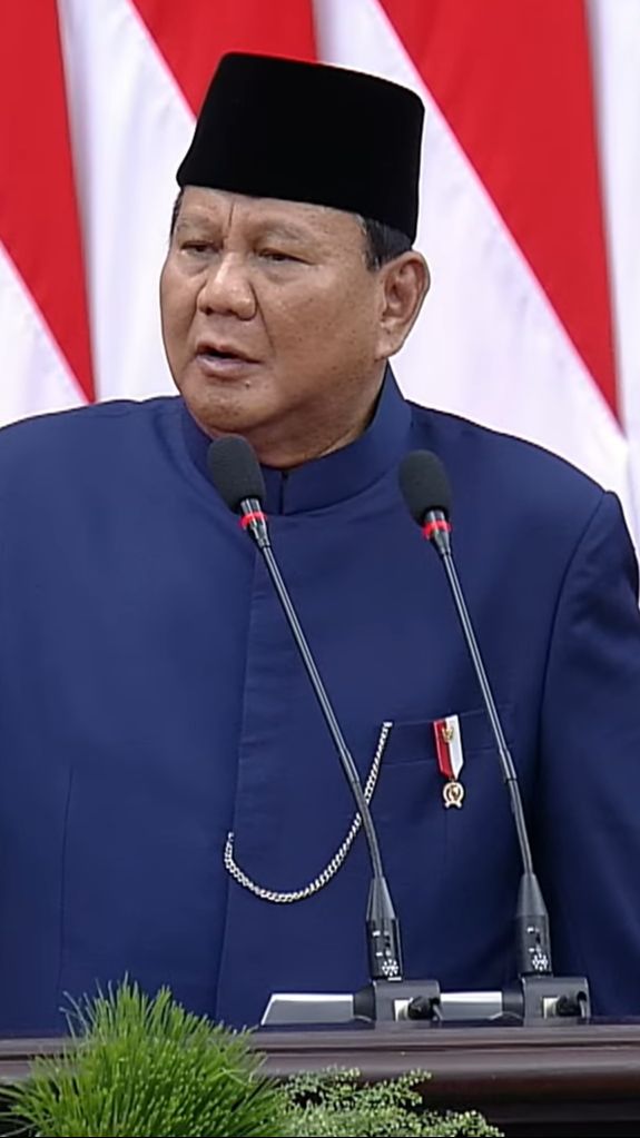 iKader PDIP ‘Standing Ovation’ saat Prabowo Pidato Sindir Kerja untuk Kerabat
